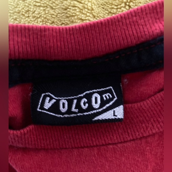Volcom Red T Shirt with Pocket - Picture 3 of 3